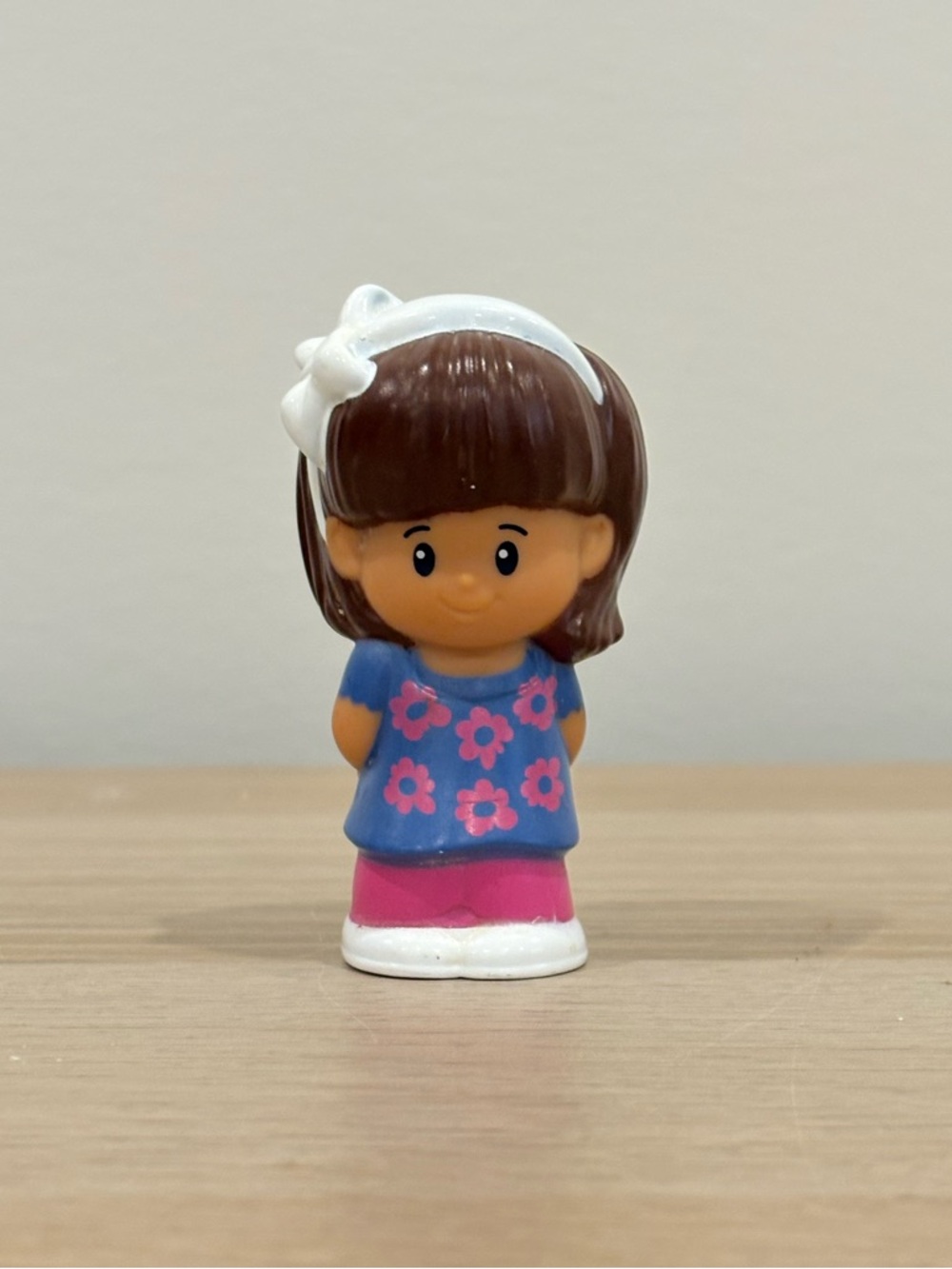 Fisher-Price Little People Mia Figure Slim Style